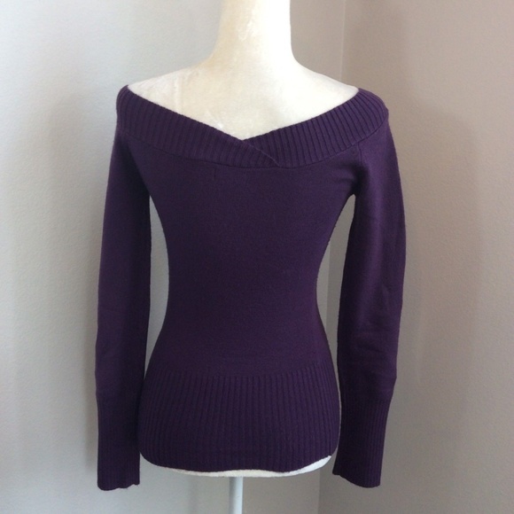 SOLD Guess Vintage Purple Embroidered Logo Sweater - Picture 4 of 7